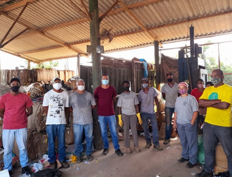 Servidores da ECORLIM são gratificados por Prefeitura de São Gonçalo