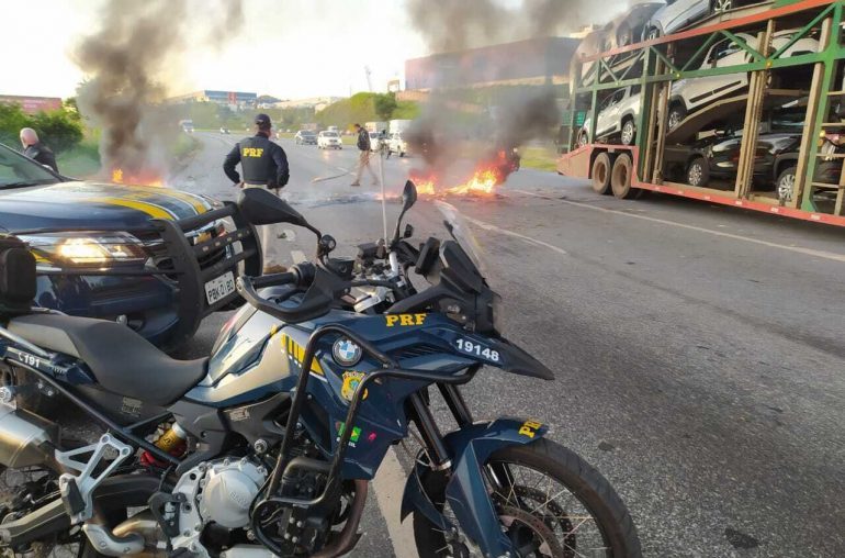 Moradores de Belo Horizonte e Região Metropolitana protestam por falta de água
