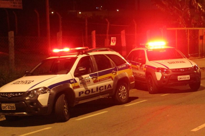 Homem é assaltado e tem o celular roubado na rua Nova Era