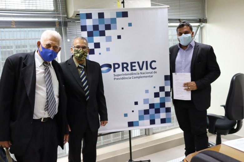 Presidente do Metabase Itabira e representantes da Comissão de Aposentados são recebidos pela Previc, em Brasília