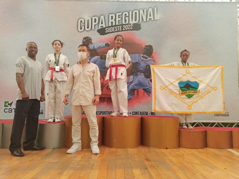 Equipe do taekwondo de Itabira conquista 14 medalhas na Copa Regional Sudeste