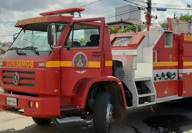Ambulância roubada é encontrada queimada em Itabira