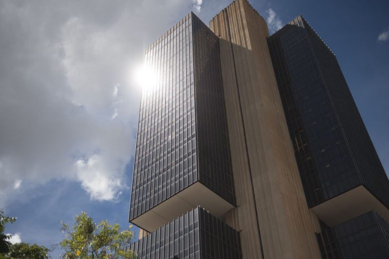 Copom eleva juros básicos da economia para 11,75% ao ano