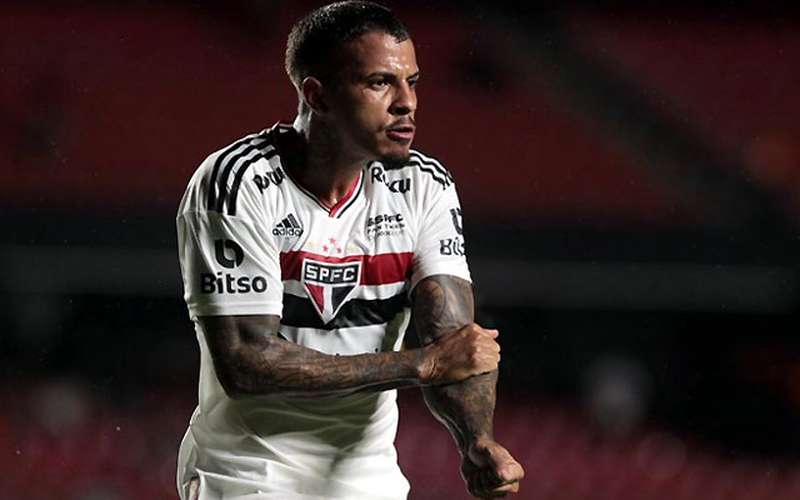 São Paulo espanta a zebra, derrota o Manaus e avança na Copa do Brasil