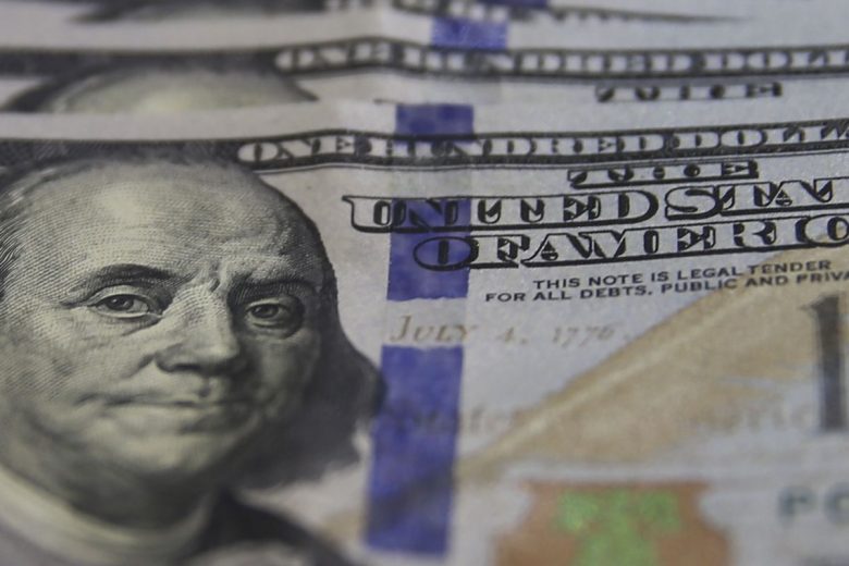 Dólar cai para R$ 5,13, puxado por mercado externo