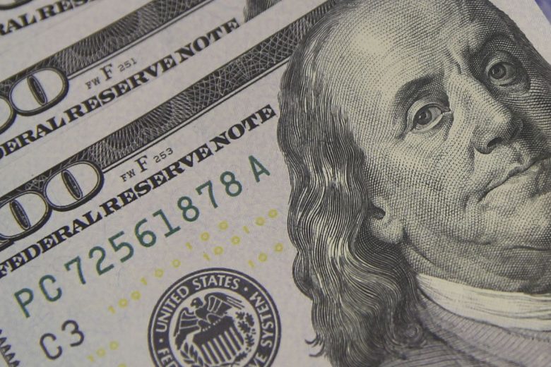 Dólar cai para R$ 5,21 e atinge menor valor em 10 dias