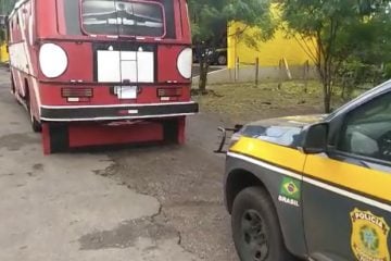 PRF apreende motorhome com quase meia tonelada de agrotóxicos em galões