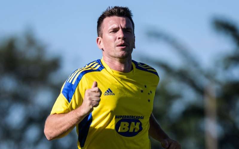 Brock cobra ‘melhor jogo do ano’ para Cruzeiro vencer final contra Atlético