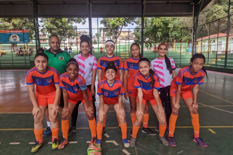 Seleção feminina de futsal de Monlevade disputa campeonato em Santa Maria de Itabira