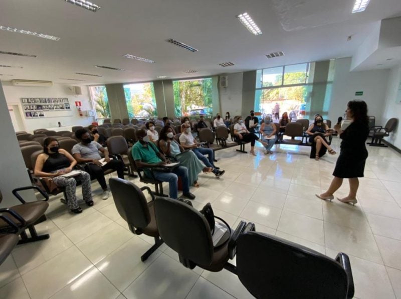 Itabira: donos de bares e restaurantes passam por treinamento sobre violência contra a mulher