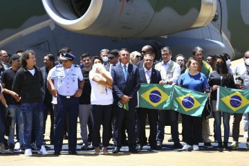 Brasileiros, argentinos, ucranianos e colombiano chegam a Brasília em aviões da FAB