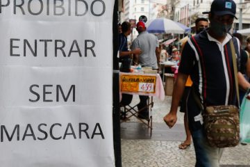 Covid-19: em dois anos, variantes e vacinas moldaram fases da pandemia