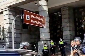 Professor é agredido em manifestação de categoria em frente à Prefeitura de BH