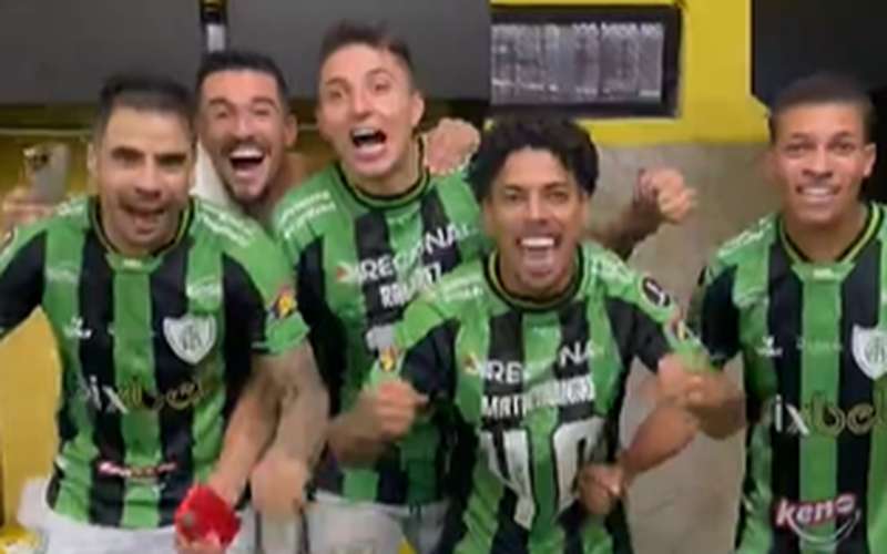 ‘Receba!’: jogadores do América comemoram ao estilo ‘Luva de Pedreiro’