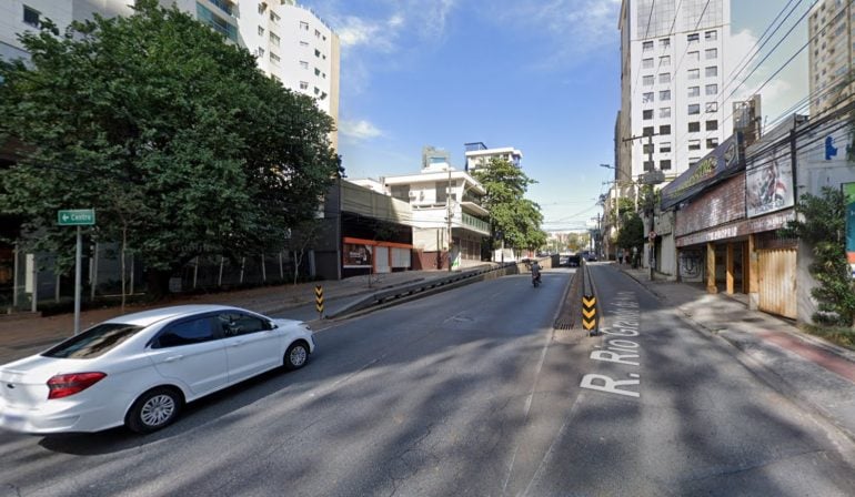 Motociclista morre após acidente com ônibus na Savassi, em BH