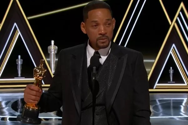 “Violência em todas as formas é venenosa e destrutiva”, diz Will Smith ao pedir desculpas para Chris Rock