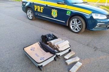 Mulher é presa transportando 25 kg de maconha em bagagem