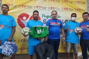 Prefeitura de Santa Maria entrega kits esportivos para equipes de futebol