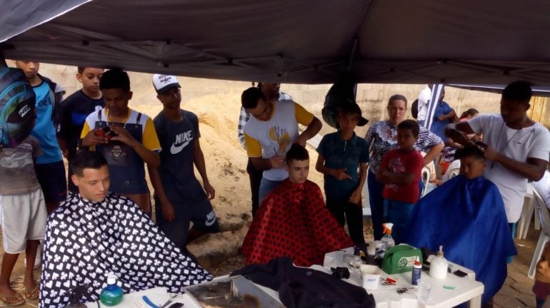 Projeto Cabeça Feita realiza ação social no distrito de Senhora do Carmo