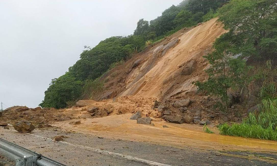 Chuvas no Rio: BR-101 tem 11 pontos de interdição