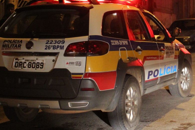Homem é flagrado vendendo drogas no Juca Rosa