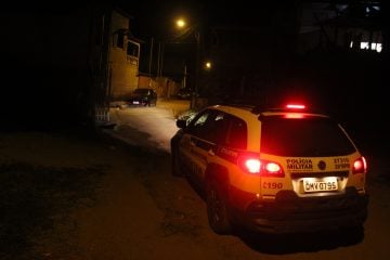 Suspeito é preso com motocicleta roubada e réplica de pistola