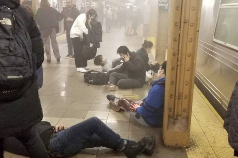 Nova York: ataque em estação de metrô deixa ao menos 10 baleados e 16 feridos