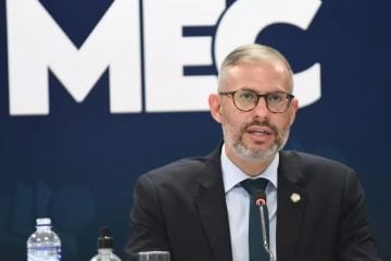 Victor Godoy é efetivado como ministro da Educação