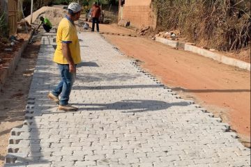 Pavimentação promete facilitar acesso dos moradores às comunidades em Carmésia
