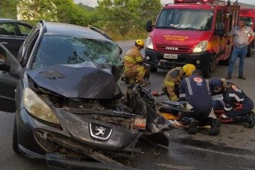 Motorista fica preso às ferragens em acidente na BR-381