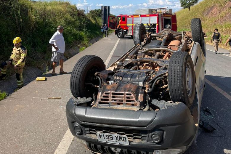 Duas pessoas ficam feridas em capotamento na BR-381