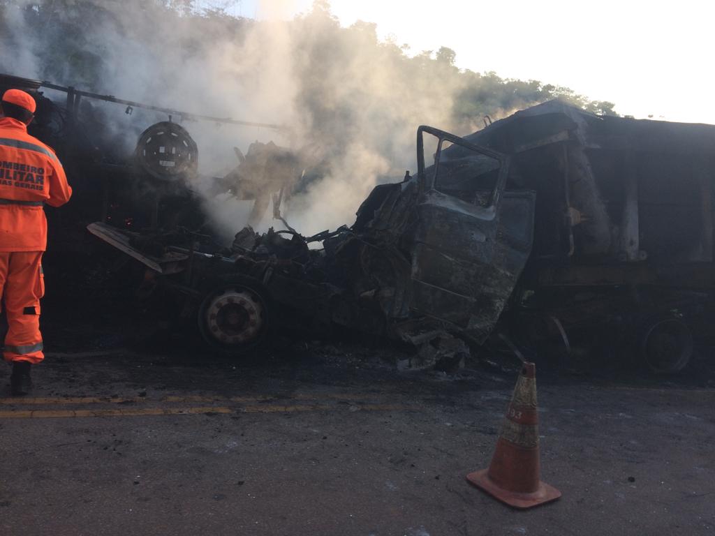 Motorista morre carbonizado em acidente na MG-129; veja o vídeo