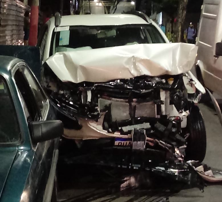 Itabira: motorista perde controle do carro e atinge outros quatro veículos