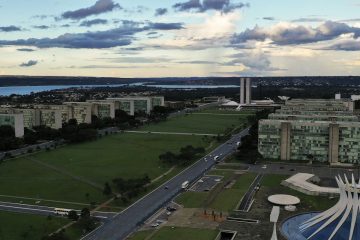 Governo propõe 9% de reajuste salarial para servidores, diz categoria