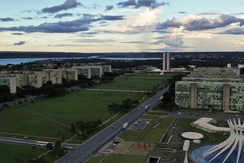 Governo propõe 9% de reajuste salarial para servidores, diz categoria