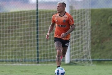 Vargas comemora renovação com o Atlético: ‘Vou dar o melhor de mim’