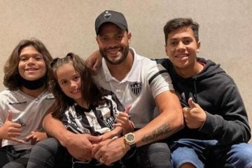 Ídolo do Atlético, Hulk é elogiado: ‘É muito melhor fora de campo’