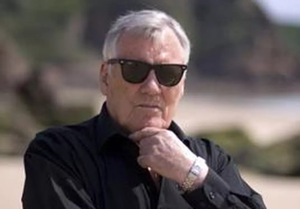 Morre aos 92 anos Jack Higgins, autor de “A Águia Pousou”