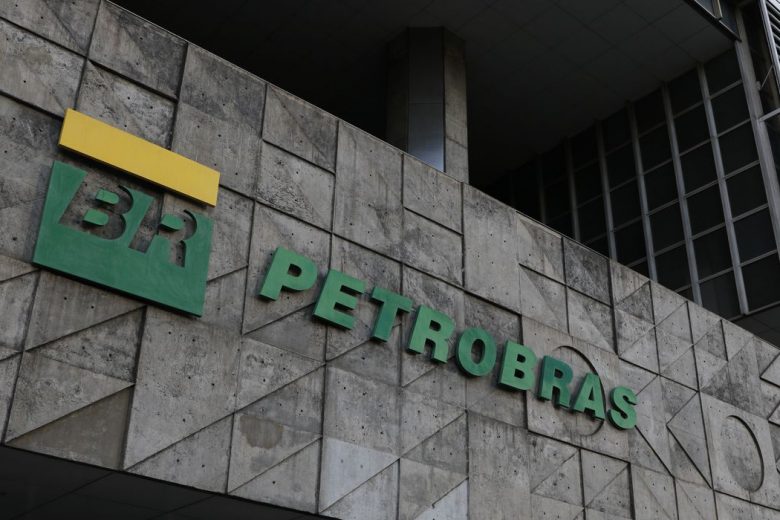 Preço do diesel cai R$ 0,18 nas distribuidoras, nesta quinta-feira