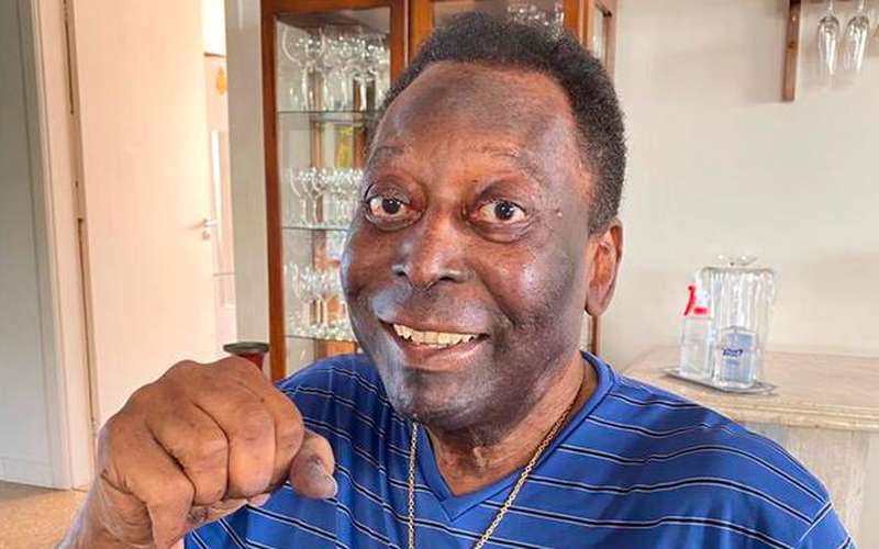 Pelé recebe alta após internação para tratamento de tumor no cólon