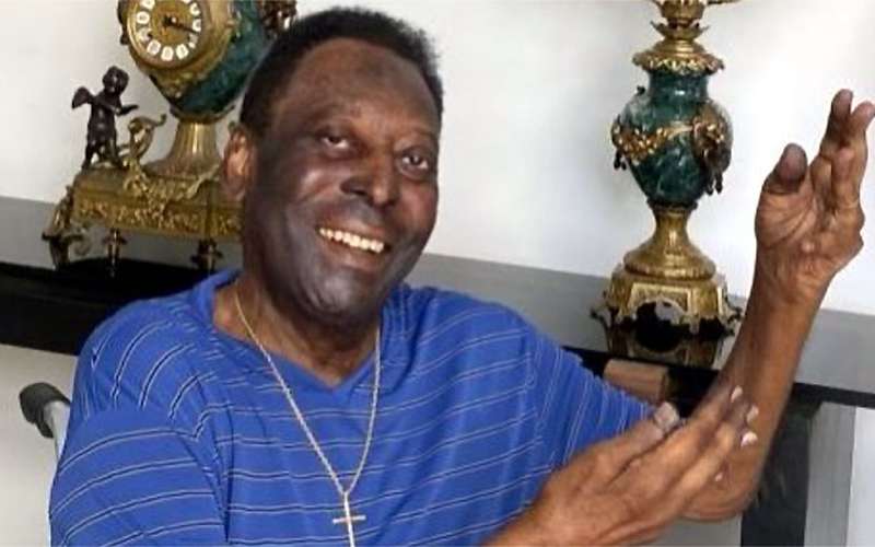 Pelé é internado em São Paulo para dar sequência a tratamento de tumor