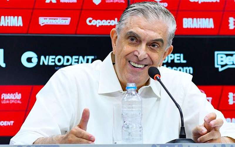 Petraglia vê erro do Cruzeiro e diz que Ronaldo pediu R$ 40 mi por Roque