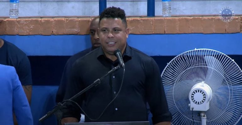 “Vamos voltar à elite do futebol brasileiro, vocês têm o meu compromisso” diz Ronaldo Fenômeno em discurso