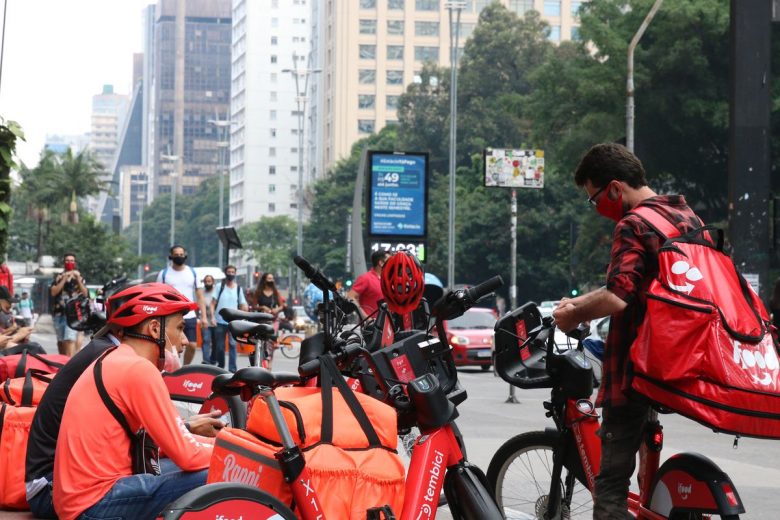 Ministério diz que regulamentará trabalho por aplicativos este ano