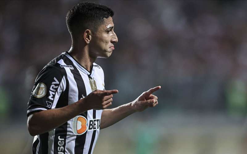 Com Savarino quase vendido, Atlético espera sofrer menos na próxima janela