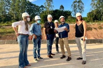Marco Antônio Lage e arquiteto Gustavo Penna visitam obras da Unifei Itabira