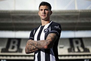 Botafogo anuncia chegada de Víctor Cuesta por empréstimo do Internacional