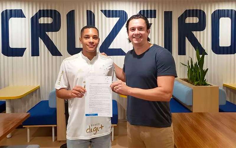 Presidente do Cruzeiro explica ‘multa baixa’ de Roque e comenta negociação