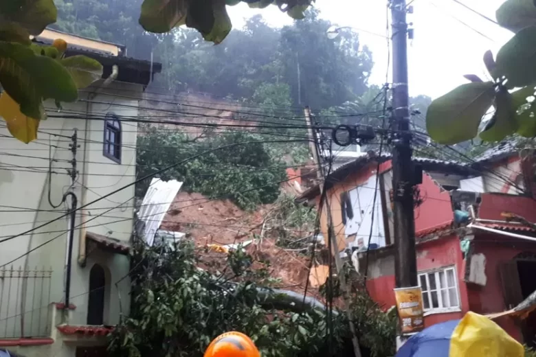 Chuva chega ao litoral carioca e deixa mortos em Angra dos Reis e Paraty