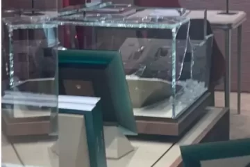 Assaltantes roubam joalheria no BH Shopping e causam pânico; veja vídeos